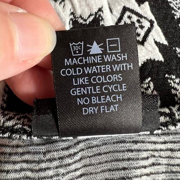 Rue21 Womens Fit & Flare Dress Mini Short Sleeve Geo Print Black White Large - Picture 8 of 8